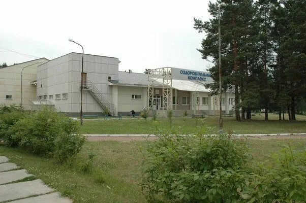 Санаторий родник ангарск. Санаторий профилакторий Родник Ангарск. Родник санаторий в г. Ангарске. Профилакторий Родник Мелеуз. Парк Родник Ангарск.