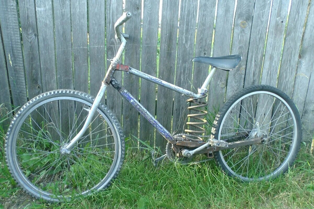 Велосипед stels старый. Ужасный велосипед. Рама велосипеда из арматуры. СТРЁМНЫЙ велосипед.