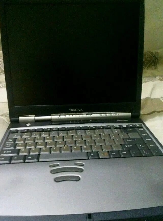 Dell inspiron 1501. Старый ноутбук тошиба. Тошиба сателлит л 30. Компания toshiba. Старый ноутбук тошиба.