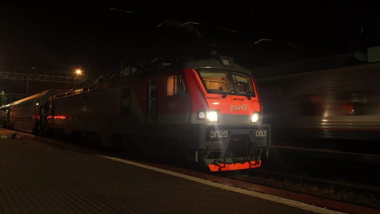 Задержка поездов ржд сегодня адлер. Опоздание электричек сегодня. Задержка поездов ржд сегодня адлер. Железная дорога 4к. Задержка поездов ржд сегодня адлер.