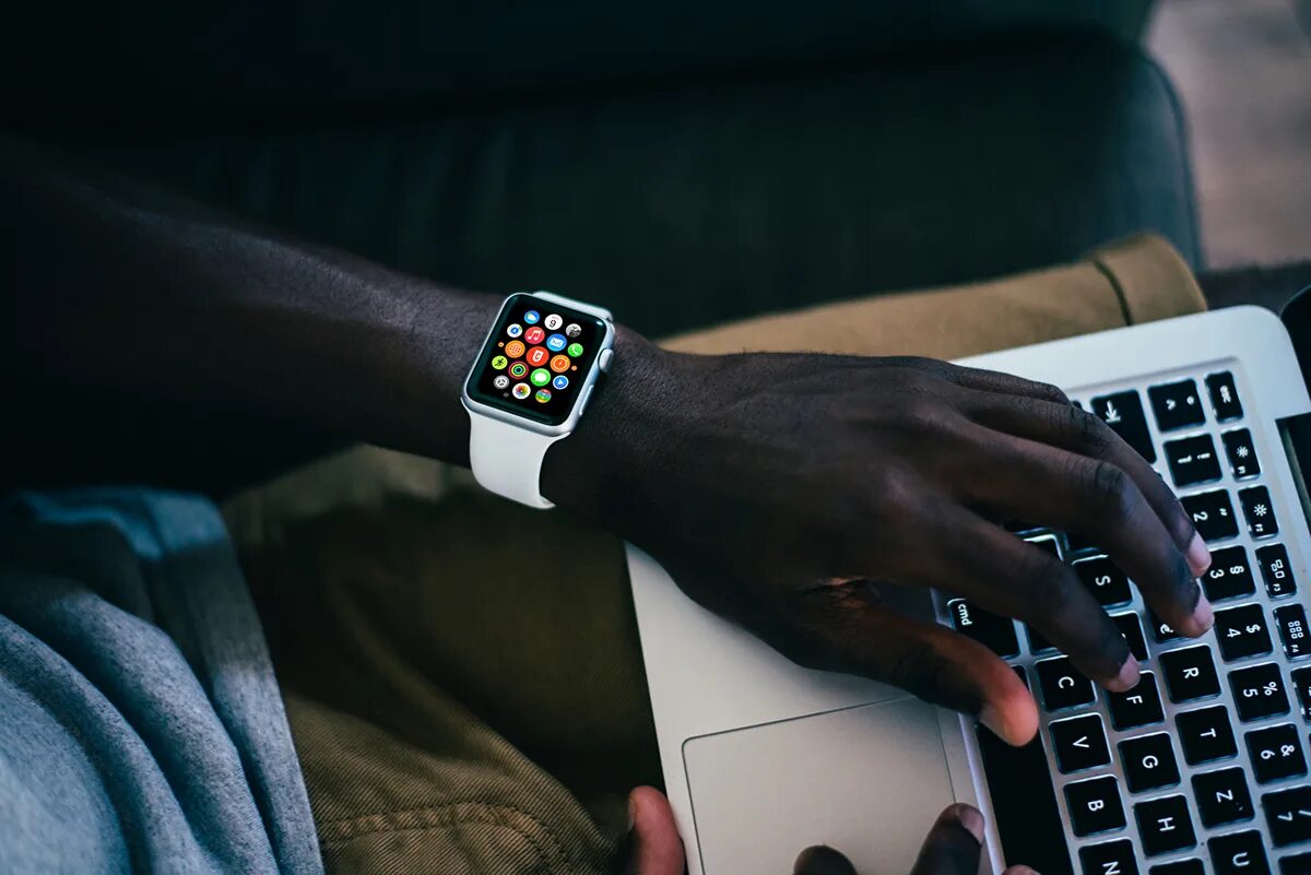 Apple watch полезные. Эппл вотч 7. Apple watch 2015. Эппл вотч мужские. АПЛ вотч 7 на руке.