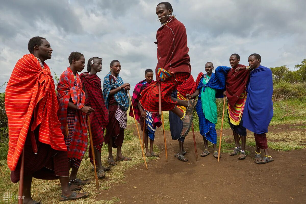 Кения особенности страны. Африканское племя Масаи. Масаи Танзания. Племя Масаи в Танзании. Масаи народы Танзании.