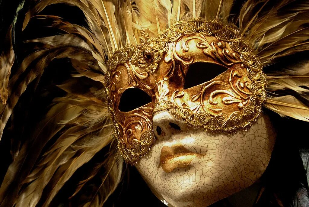 Есть слово маска. Венецианскаямаска - «венецианская дама». Золотая венецианская маска. Венецианская маска Вольто.