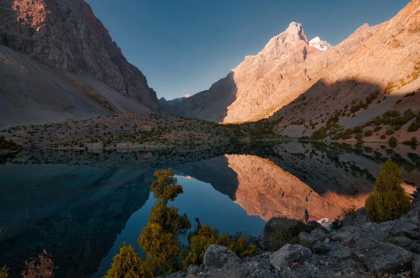 Фанские озера таджикистан. Таджикистан хребет фанские горы. Фанские горы. Фанские горы. Душанбе фанские горы.