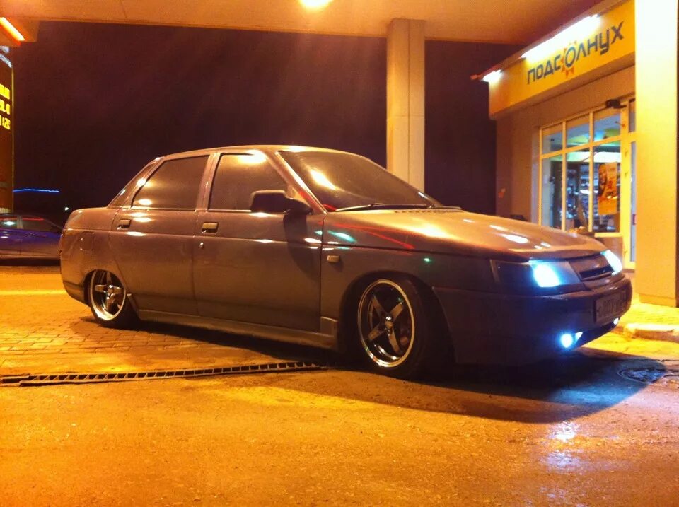 2110 на 16 дисках. Черная ваз 2110 на r17. Ваз 2110 р16. Ваз 2110 r16. Ваз 2110 r17.