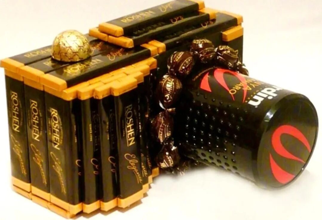 Подарок из конфет. Креативный подарок мужчине своими руками. Идеи подарков на день рождения. Креативный подарок мужчине своими руками. Подарок " мужчине".