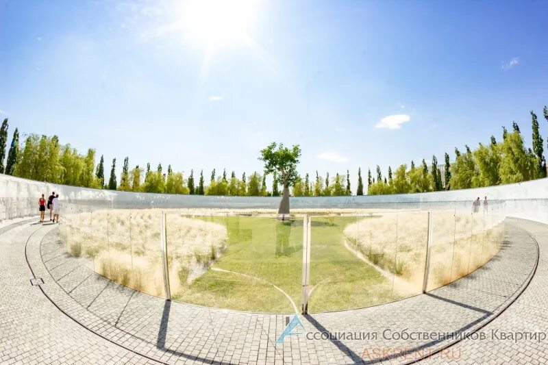 Парк Галицкого в Краснодаре стена. Парк Галицкого скульптура бык. Парк Галицкого в Краснодаре бык. Recycle Group парк Галицкого.