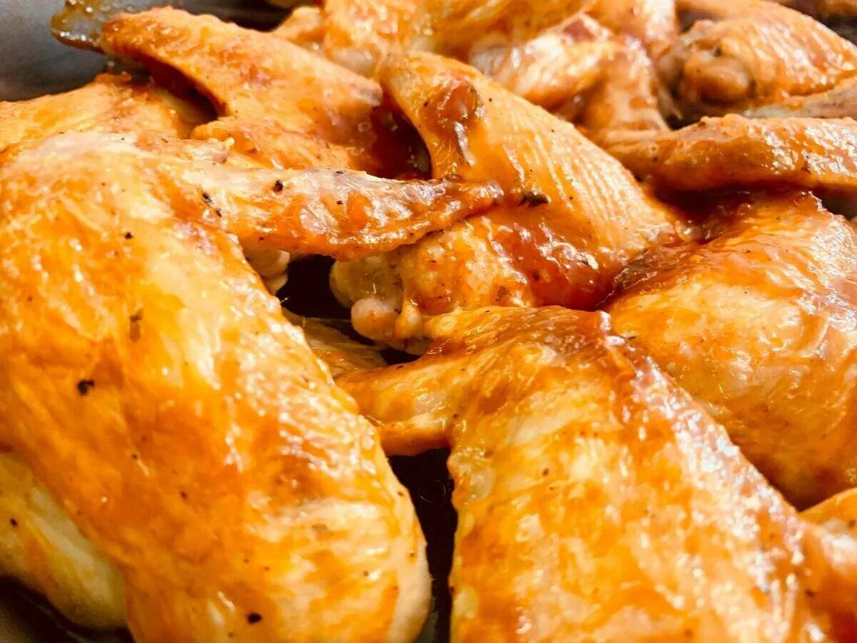 Рецепт куриных крылышек в духовке с корочкой. Крылышки куриные. Куриные крылышки в духовке с корочкой. Рецепт куриных крылышек в духовке с корочкой. Запеченные куриные крылышки в духовке.