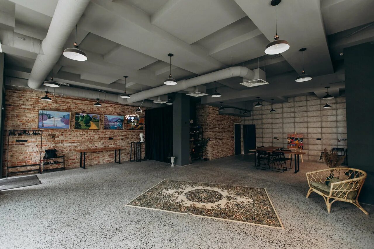 Арты лофт. Живопись в стиле лофт. Дизайнерские картины для интерьера. Loft студия екатеринбург. Роспись стен в интерьере.