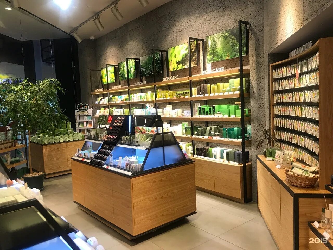 Московские магазины косметики. Nature Republic магазин. Магазин корейской косметики. Магазин натуральной косметики. Магазин эко косметики.