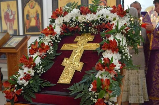 Собор воздвижения креста господня. Храм честного и животворящего креста. Храм честного и животворящего креста. Воздвижение креста господня. Попразднство воздвижения креста господня.