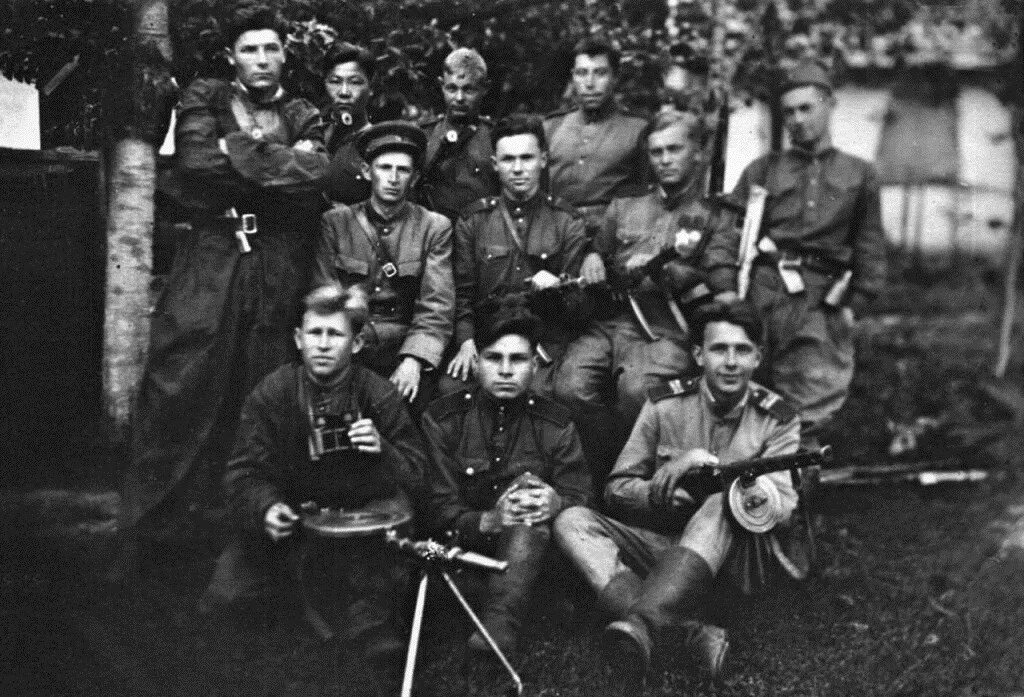 Волкодавы бойцы нквд. Истребительные батальоны и нквд в годы войны. Контрразведка смерш 1944. Западные чекисты. Нквд 1950.