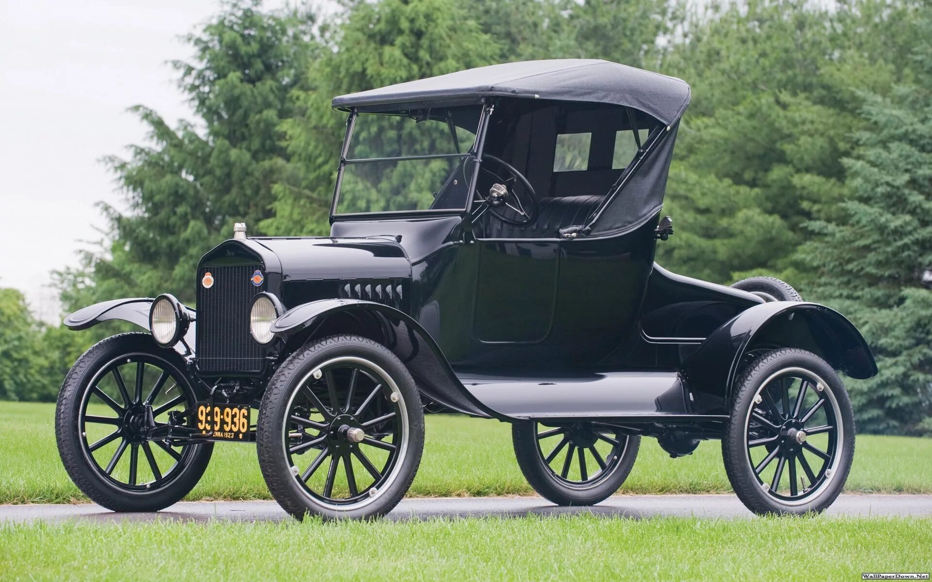 Автомобиль 18. Ford model t 1923. 1923 Ford model t Roadster. Ford model t с Генри Фордом. Первый автомобиль Ford model t.