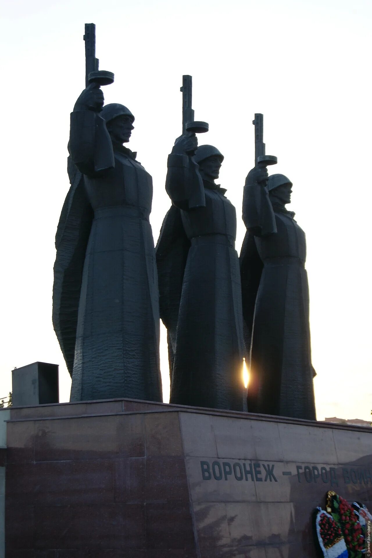 Мемориальный комплекс «чижовский плацдарм». Чижовский плацдарм воронеж. Ук чижовский плацдарм. Статуя воронеж чижовский плацдарм. Чижовский плацдарм мемориал.