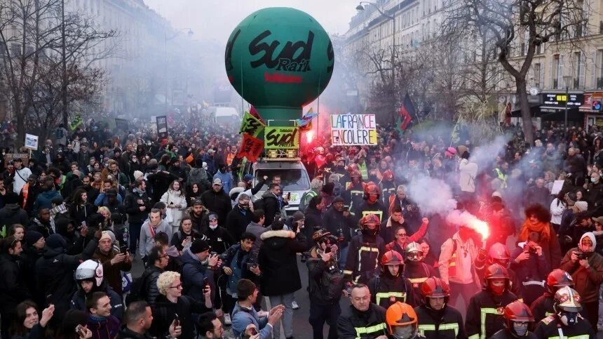 Протесты во Франции. Забастовки во Франции. Забастовка профсоюзов во Франции. Забастовка во Франции сейчас.