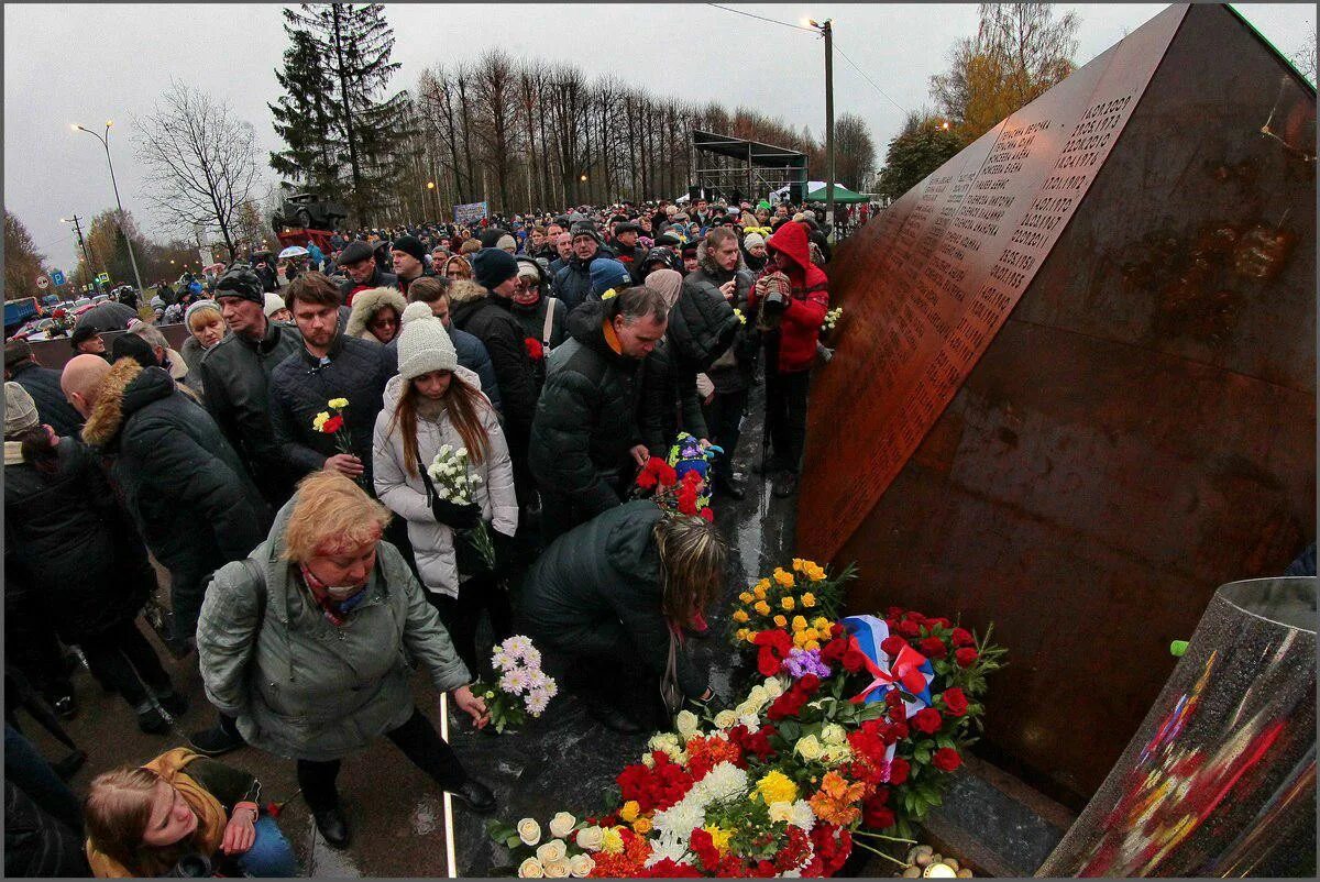 Памятники авиакатастроф. Катастрофа a321 над Синайским полуостровом. Катастрофа a321 над Синайским полуостровом (2015). 31 Октября катастрофа a321. Сад памяти на Румболовской горе во Всеволожске.