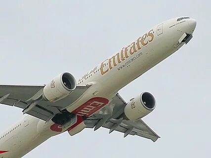 Emirates 777-300ER Takeoff from 19R at ARN June 2017 - Copyright © Juan Fre...