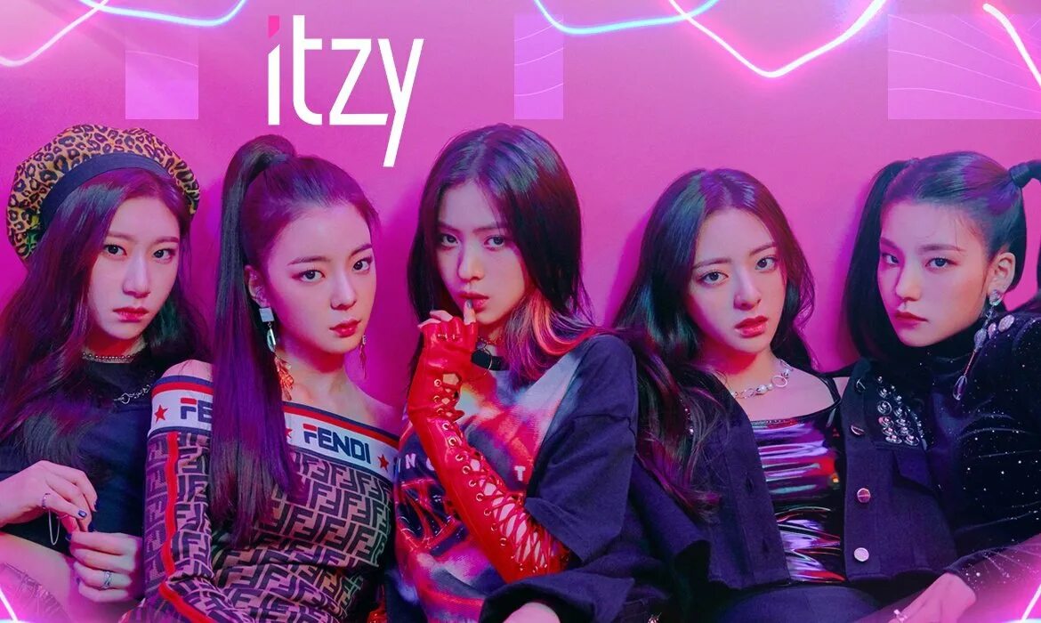 Itzy weapon. Itzy дебют. итзи кпоп. группа itzy юна. группа itzy участницы.