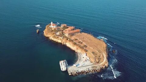 Есть ли в море острова