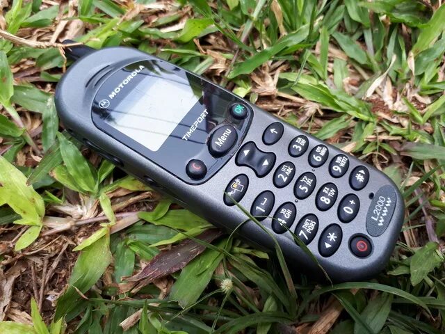 Моторола телефон 2000. Моторола 365. Motorola раскладушка 2000. Моторола с антенной 2000. Motorola t190.