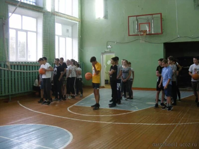 Сайт даровской средней. Даровская средняя школа Даровского района Кировской области. Школа пгт Даровской. Школа поселка Даровской Кировской области. КОГОБУ СОШ пгт Даровской.