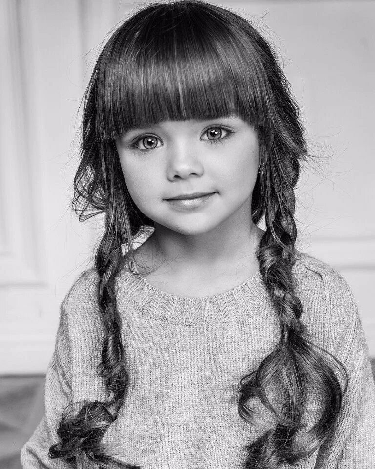 портрет девочки. маленькие смазливые. анастасия князева 2022. анна павага маленькая модель. маленькие смазливые.