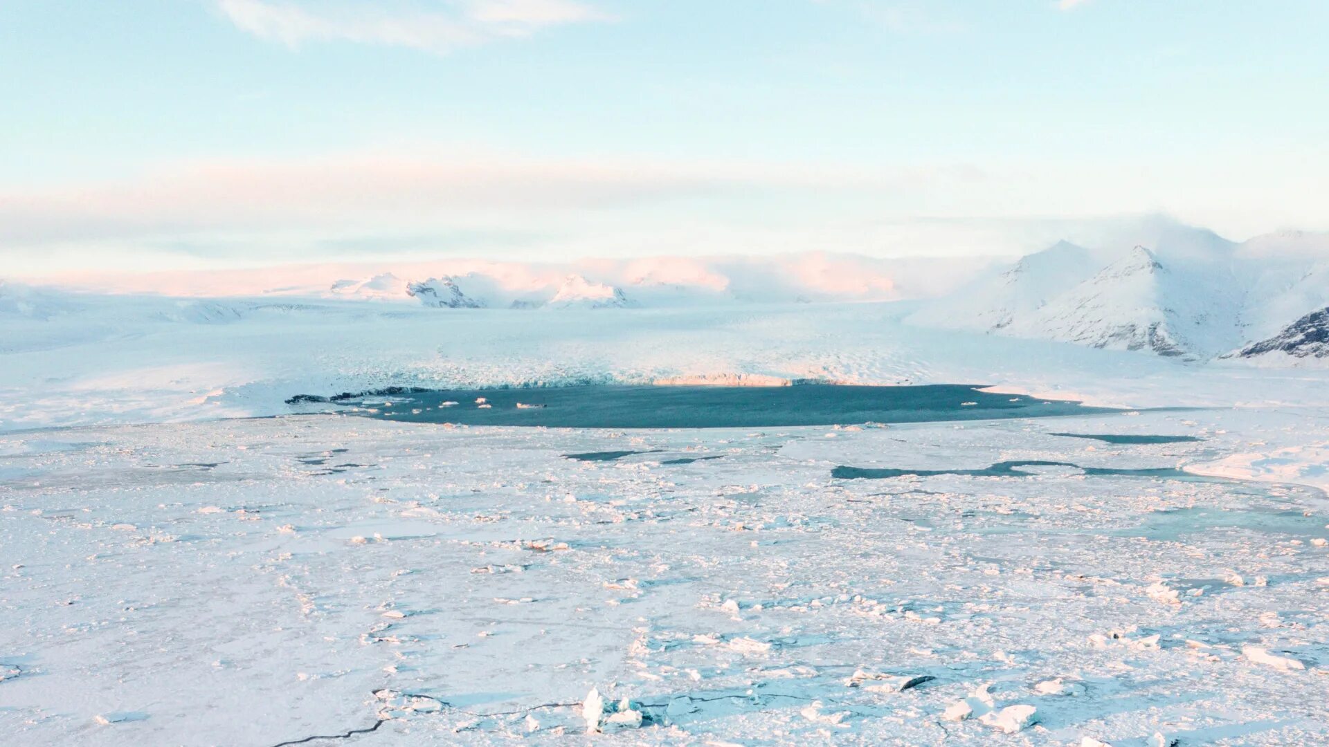 Северный Ледовитый океан замерзает. Северный Ледовитый океан Полярный день. Льды Северного Ледовитого океана. Антарктида.