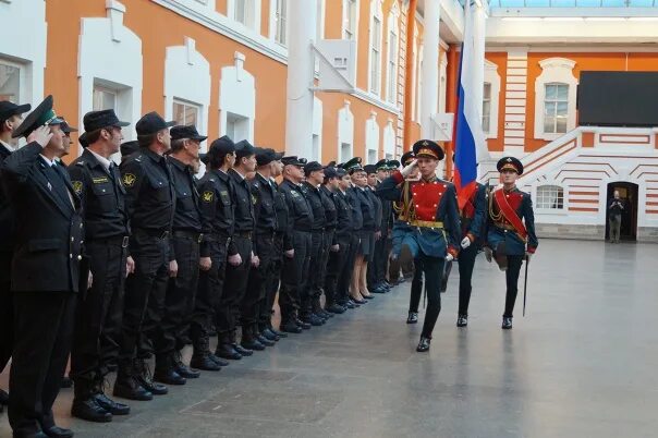 Петропавловская крепость присяга. Питерская пристав. Атриум Петропавловской крепости мероприятия. Приставы спб телефон