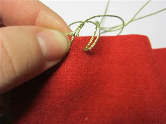 Ручной оверлочный шов. Обметочный оверлочный шов вручную. Шов оверлок вручную. Шов оверлок вручную. Обметочный шов на оверлоке.