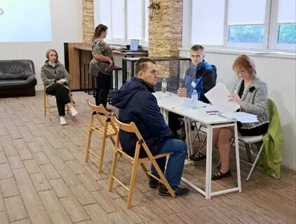 Следит групп
