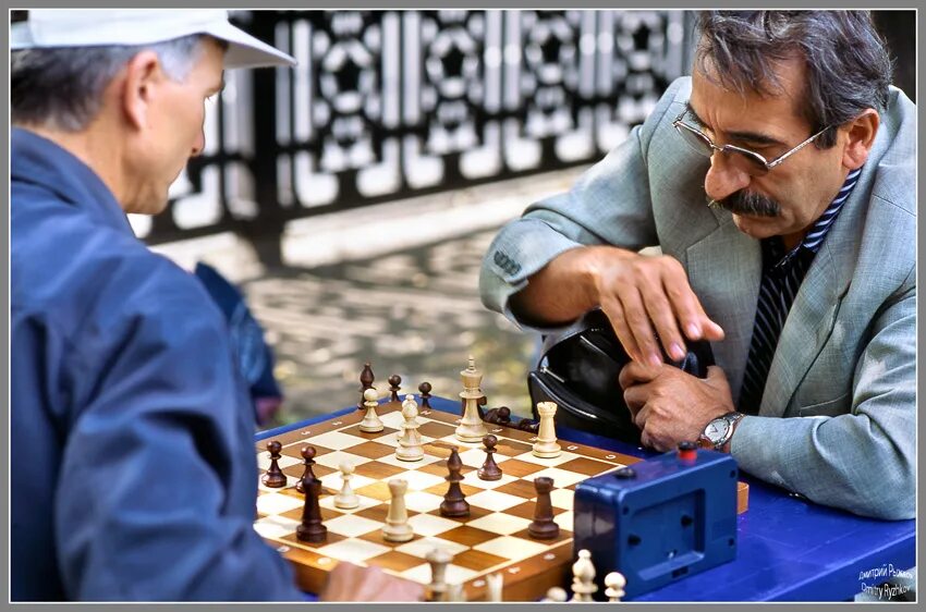 Магнус карлсен шахматист. Магнус карлсен шахматист. Шахматы карякин 2022. Игра в шахматы историческая. Как называется шахматист.