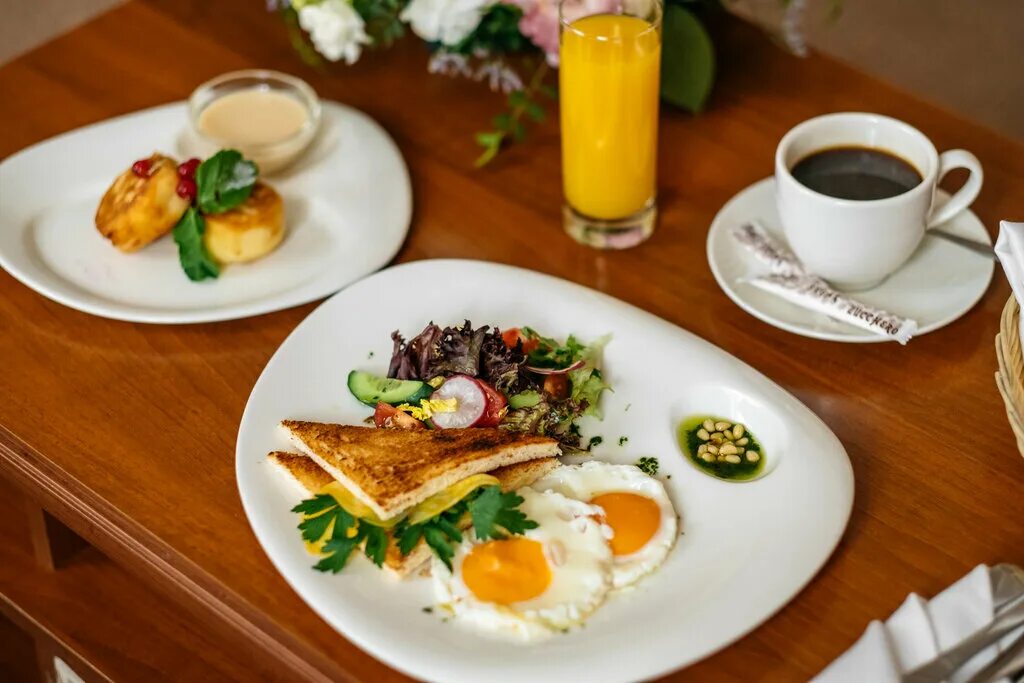 гостиницы в центре екатеринбурга с завтраком. челюскинцев, 106, екатеринбург. отель евгений онегин екатеринбург. завтрак в номер в гостинице. Novotel 4 екатеринбург.