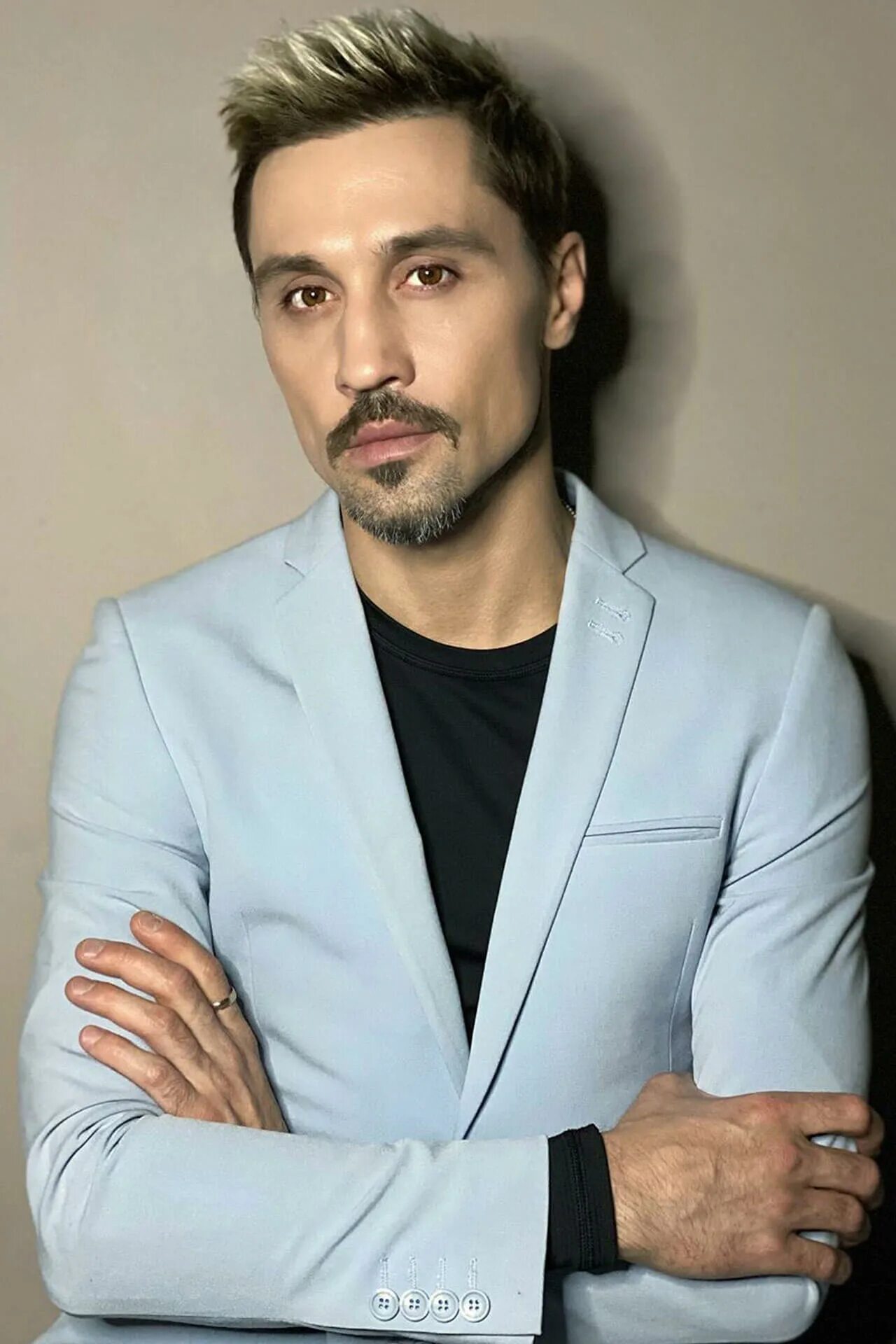 Эйбел макконен тесфайе. Wee. The weeknd 2022 певец. The weeknd фото. Американский певец популярный сейчас.