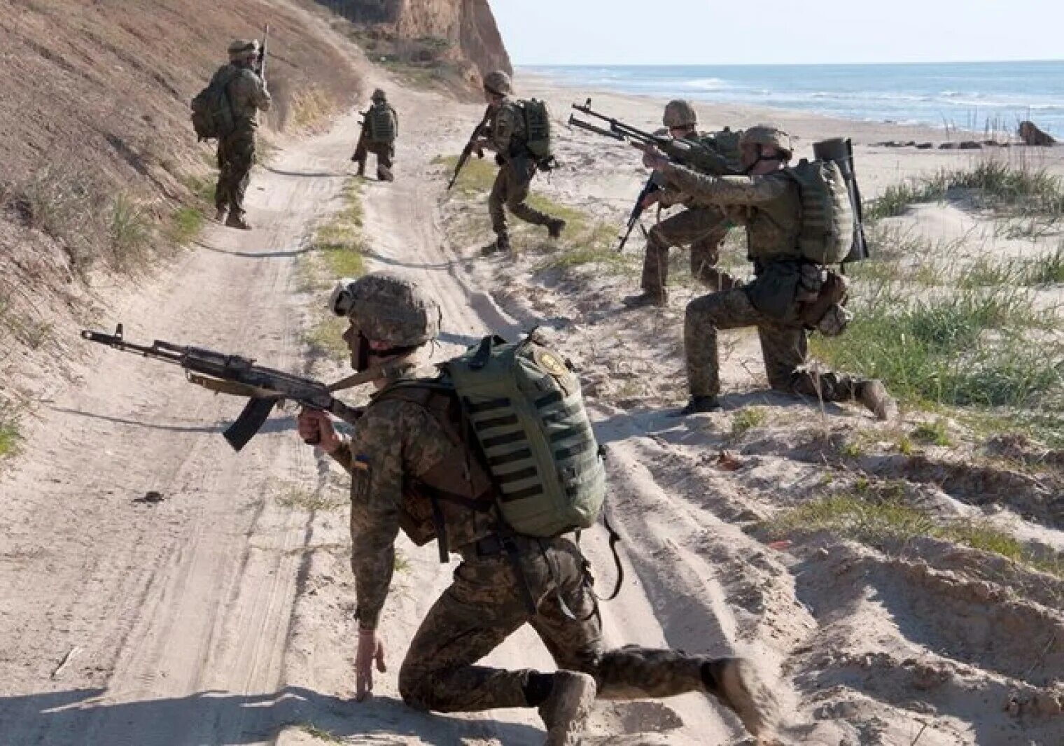Высадка диверсантов. Десант морской пехоты. высадка российского десанта.