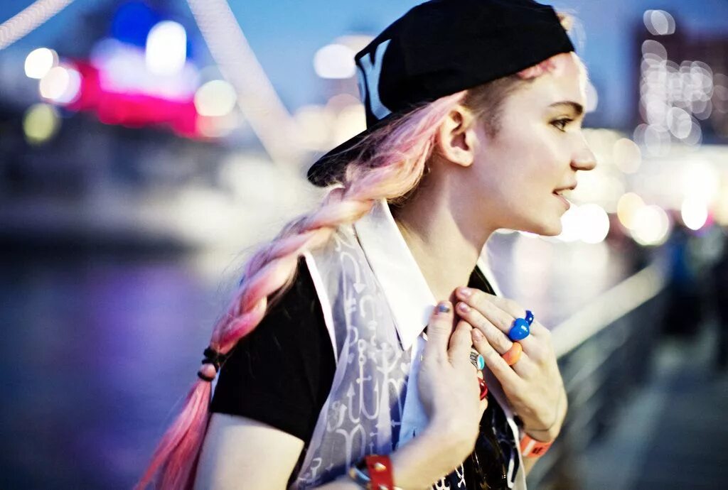 Канадская певица граймс. Клэр слушать. Anna claire gallery. Anna claire. Клэр слушать.