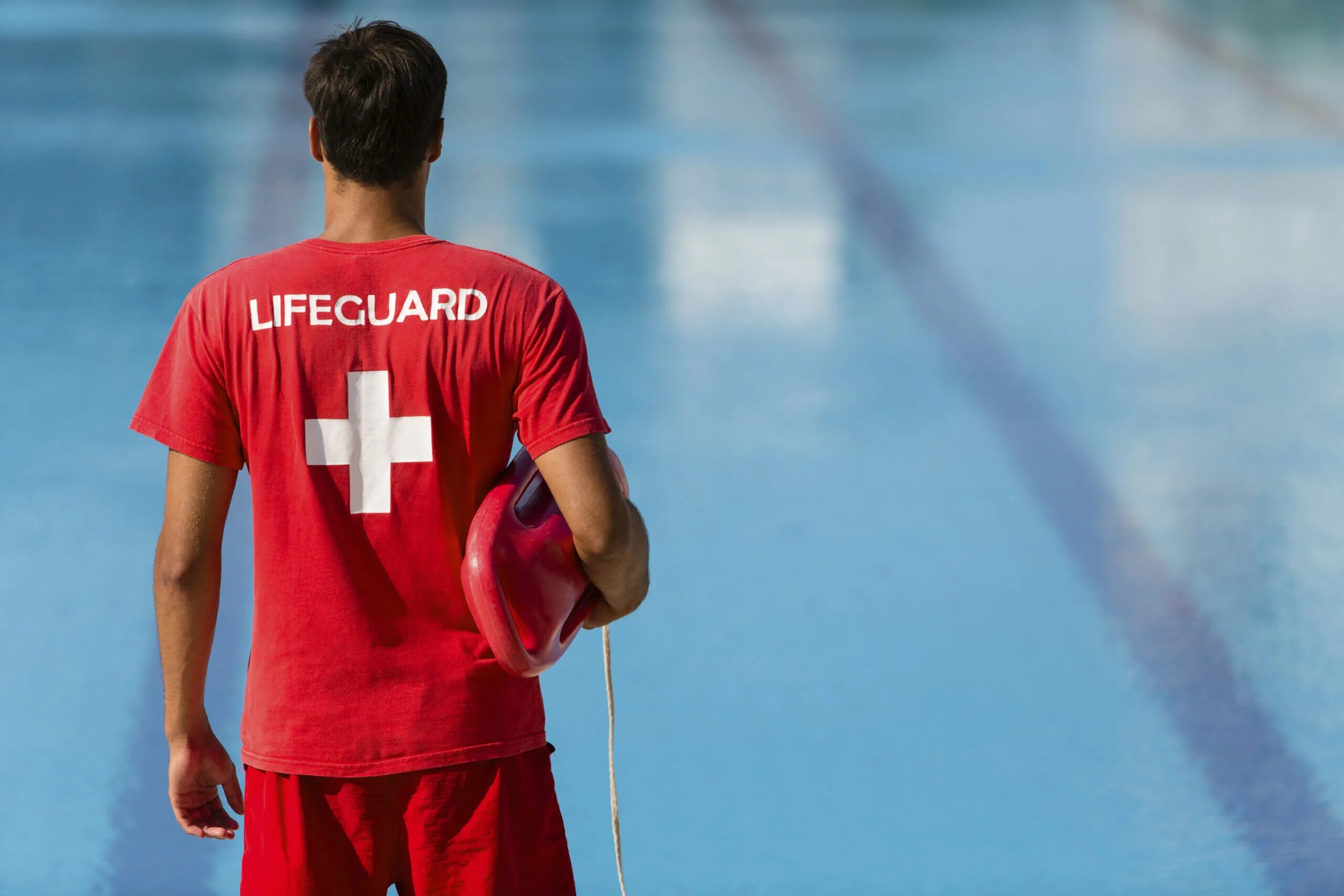 Lifeguard доска. Lifeguard rescue training. Pool lifeguard. Форма спасателя на воде. Lifeguard перевод.