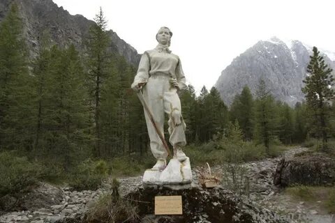Памятник в горном алтае