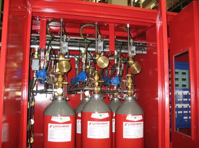 средства пожаротушения на судне. средства пожаротушения на судне. средства пожаротушения на судне. судовые противопожарные системы. система пожаротушения со2 на судне.