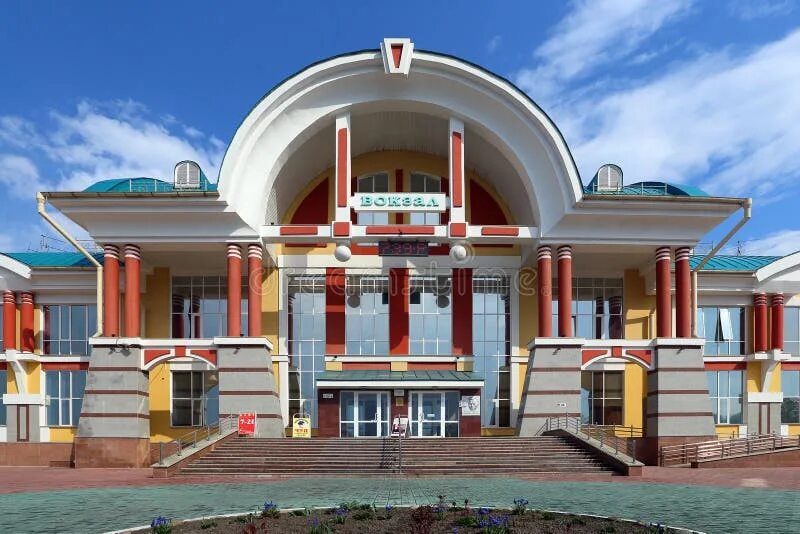 Телефон жд бийск. Железнодорожный вокзал Бийск. Железнодорожная станция Бийск Алтайский край. ЖД вокзал город Бийск. Старый вокзал Бийск.