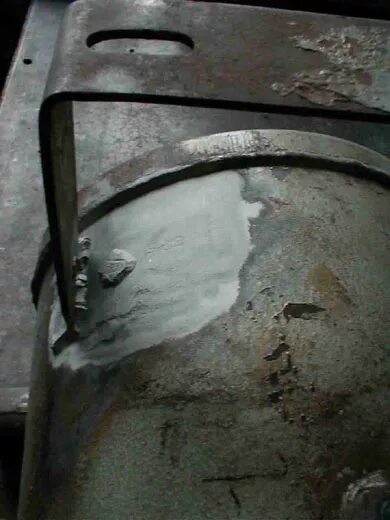 Дыра в бочке. Лист металла из бочки. Отверстие в бочке. Заделка отверстий в металле. Устранение течи в металлических бочках.