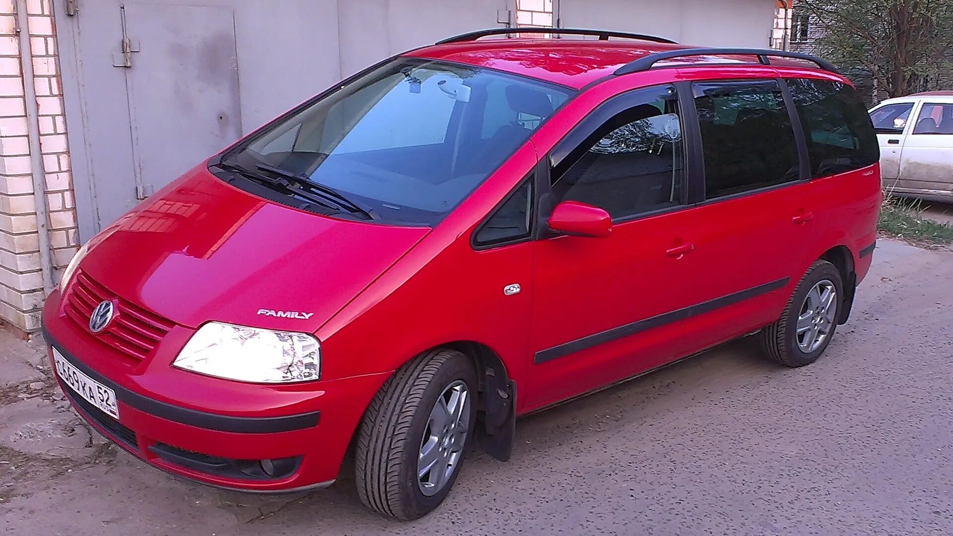 Volkswagen sharan 2003. Фольксваген Шаран красный. Шаран 1 красный. VW Sharan 2001 Red. Шаран 1997 красный.