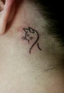 Кошка на шее