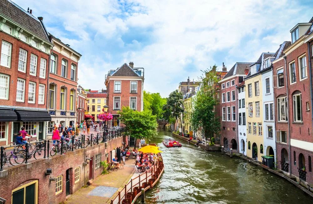 Capital of netherlands. Зансе-сханс нидерланды. Каналы амстердама и утрехта. Амстердам набережная. Королевство нидерланды амстердам.