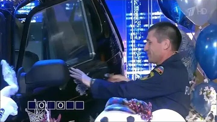 Приз автомобиль поле чудес. Приз автомобиль поле чудес. Поле чудес выигрыш автомобиля. Выиграла авто на поле чудес 2012. Поле чудес выигрыш.