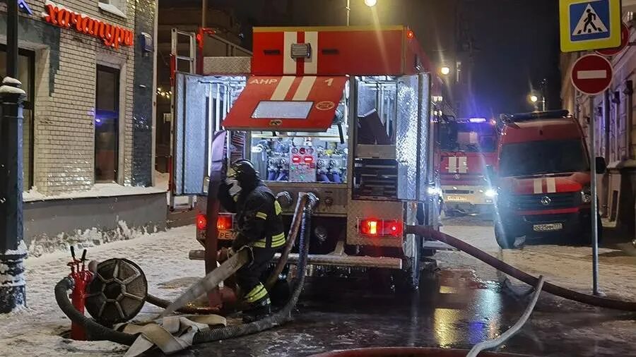 Пожар в москве. Пожар на цветочном складе на комсомольской. Пожар на тверской улице. Пожар на складе в москве. Пожар в мосав.