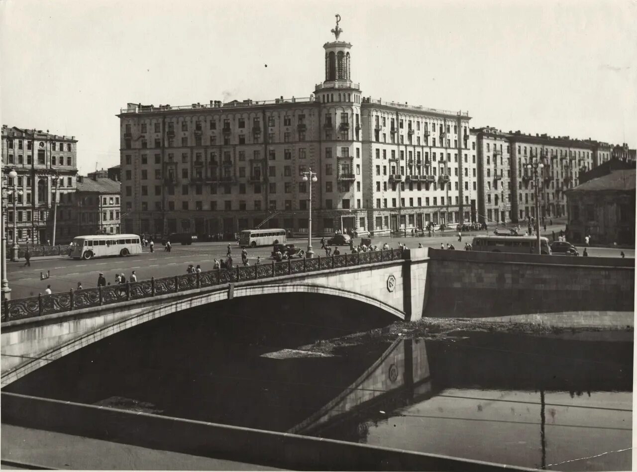 Старый каменный мост в Москве. Малый каменный мост в Москве. Старая Москва Наума Грановского. Малый каменный мост Москва 1937. Малый каменный мост