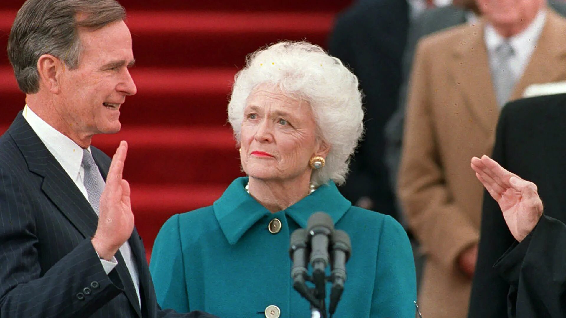 Жена джорджа буша старшего. Джордж Герберт Уокер Буш инаугурация. Инаугурация Буша младшего 2001. Барбара Буше. Джордж Герберт Уокер Буш похороны.