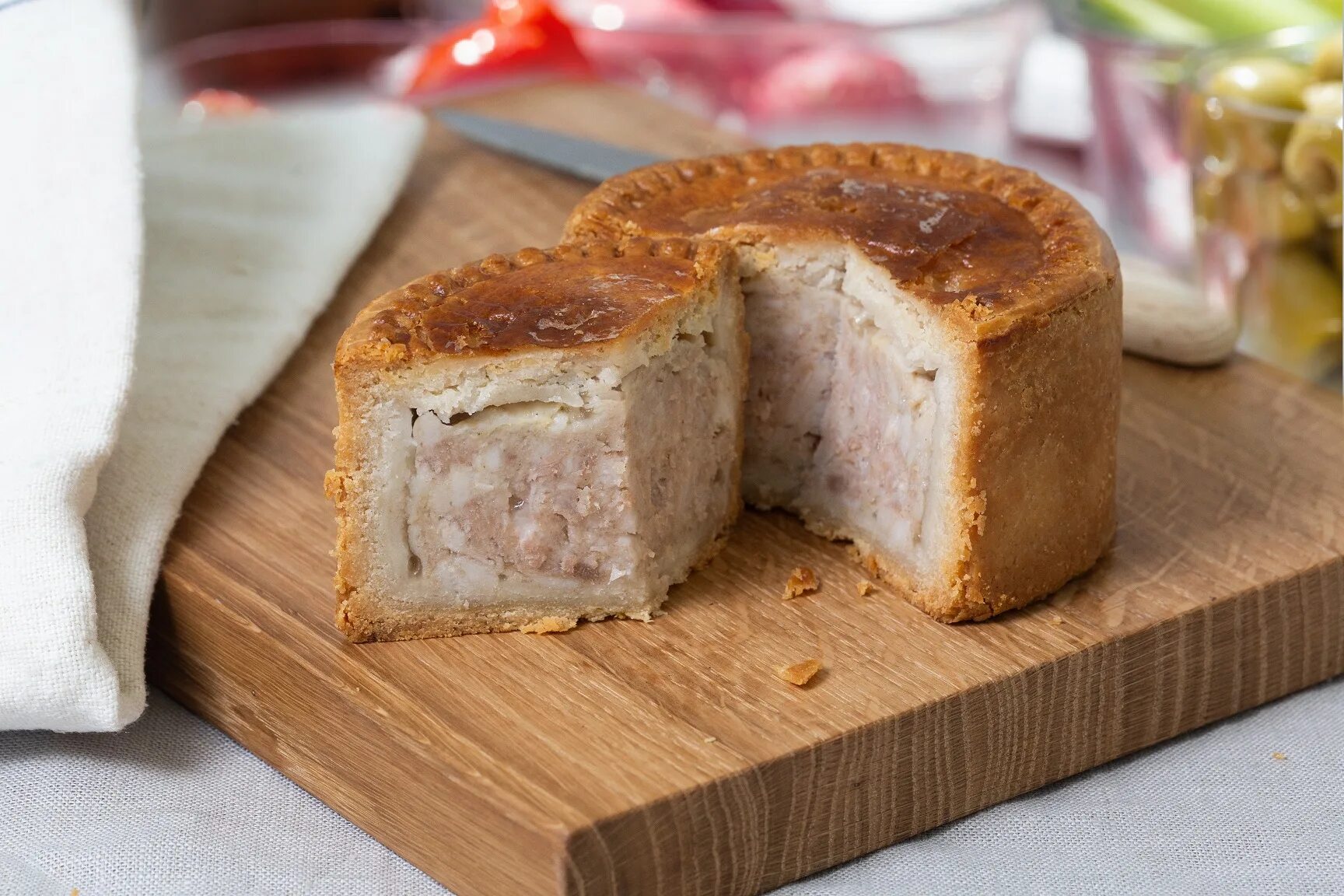 Pork pie. Порк Пай пирог. Melton Mowbray Pork pie. Лестерширский пирог. Лестерширский пирог со свининой.