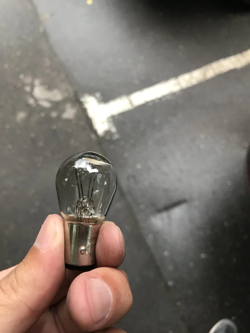 Лампа заднего стоп сигнала focus 3 универсал. Лампочка задняя стоп. Лампочка стоп сигнала ниссан ноут 2008. Лампа стоп сигнала hyundai solaris 2014. Лампы на стоп сигнал и габарит форд фокус 1.