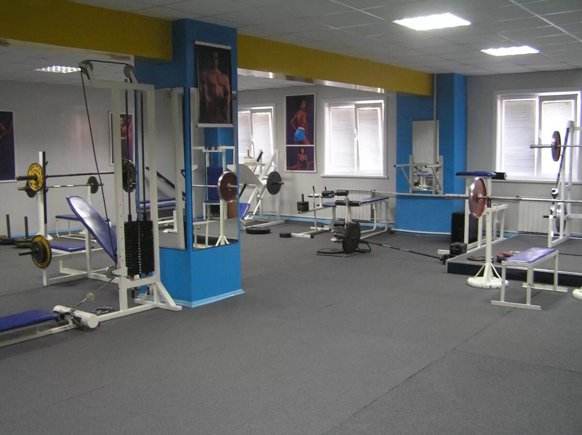 Инвентарь для спортзала. Спортзал. Зал офп. Хоккейный центр бросковая зона. Зал хоккеиста.